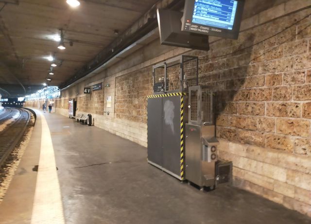 Photo des quais du RER C à la station Pont de l'Alma