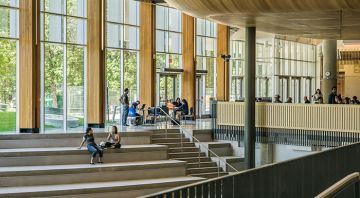 Visuel du hall d'une université 